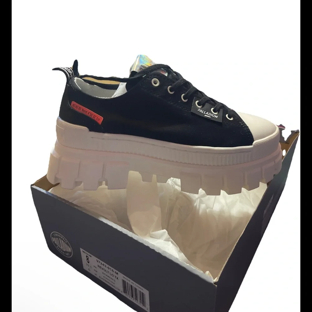 Palladium Revolt Lo TX Platform Sneakers Womens US Size 8 Black/Marshmallow - Picture 8 of 16